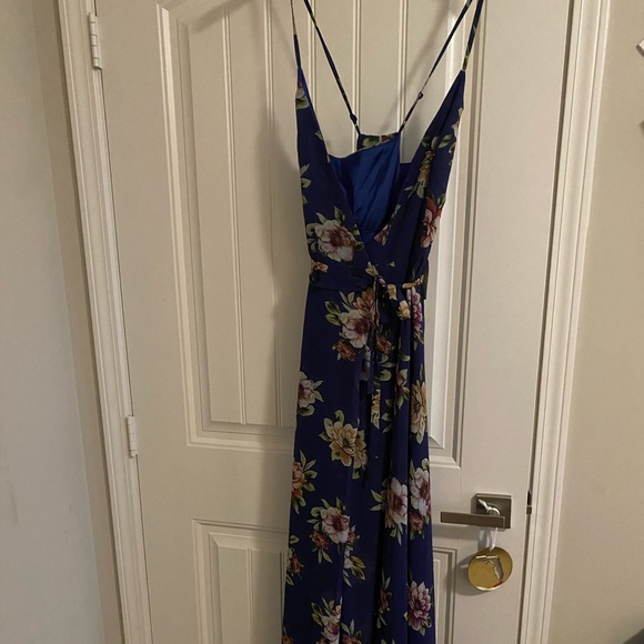 Lulus Dresses & Skirts - Floor length floral strappy dress